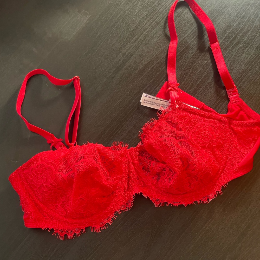 Victoria’s Secret Unlined Lace Bra